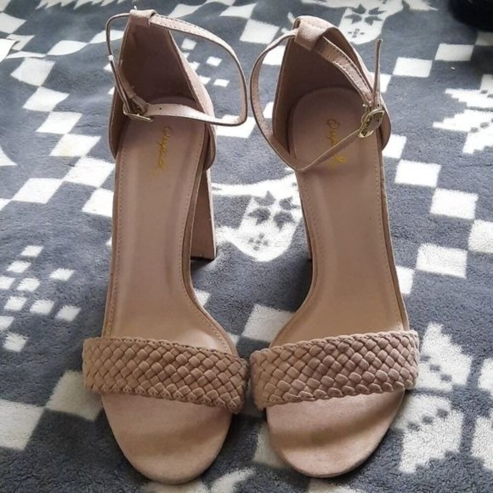 Qupid Beige Suede Braided Strappy 4 Inch Block Chunky Heel Sandals Size 9